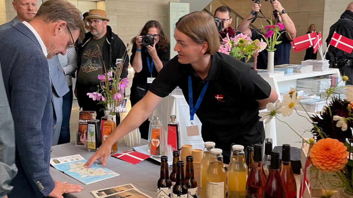 Den tyske udenrigsminister Johann Wadephul besøger Visit Lolland-Falsters stand
